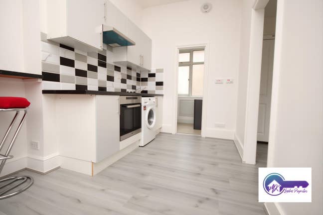 Studio Available to Move in Today in Cricklewood Main Photo