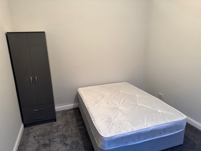 Furnished Double Rooms available to let Main Photo