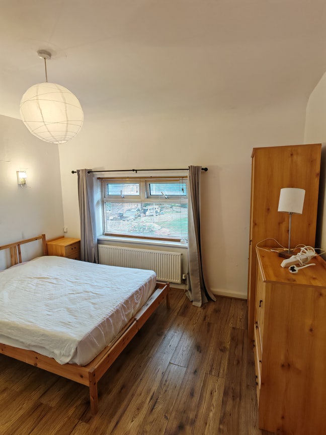 Cosy Room with Great Transport Links to Centre  Main Photo