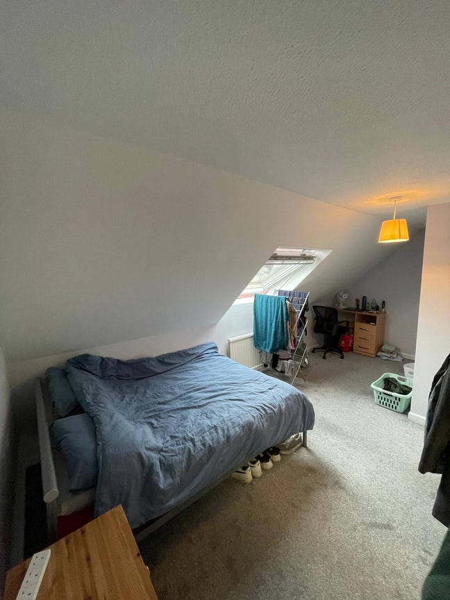 En-Suite Available in Central Iffley Main Photo