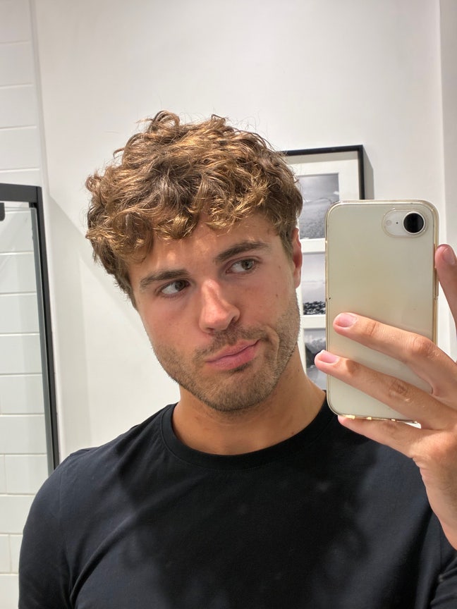 28 year old professional seeking a room Main Photo