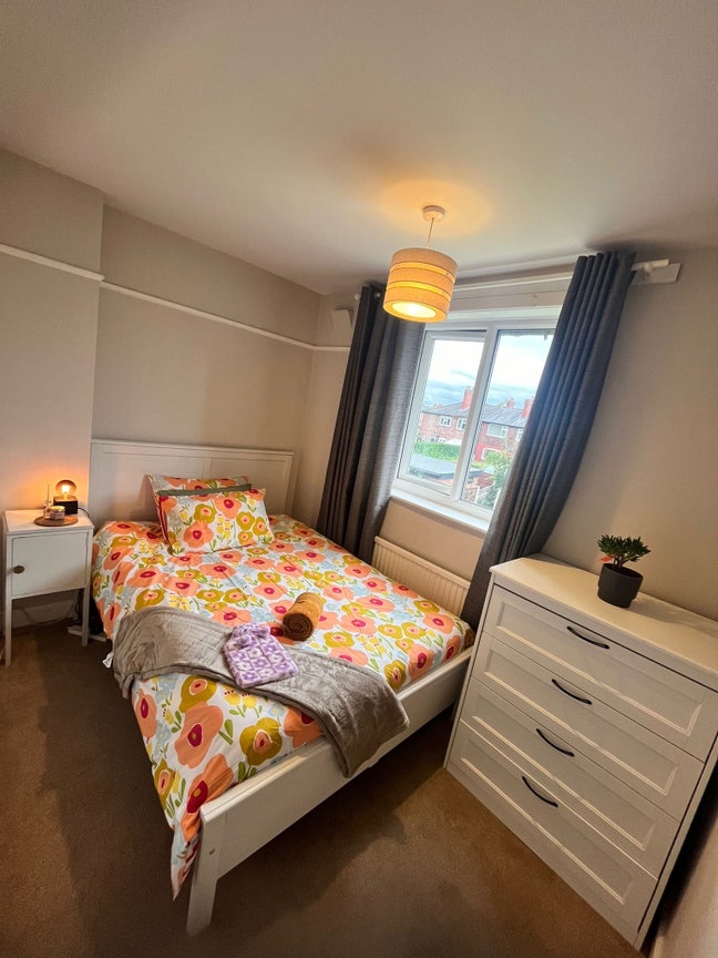 Short Term Room in Cosy Central Home!  Main Photo