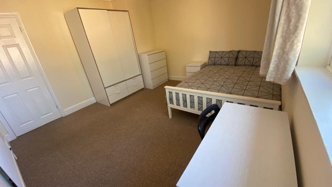 From £650 double rooms - Available now Main Photo
