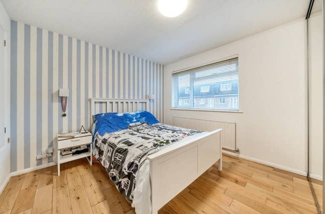 Spacious Double Room in Modern 2-Bed Main Photo