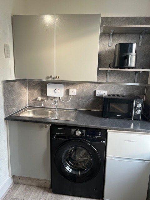 No Deposit Very Clean Small Single Studio Main Photo