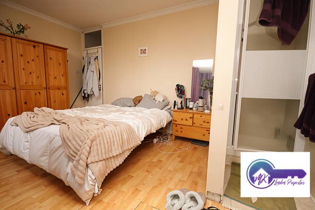2 Large Room Available Now in Hoxton N1  Main Photo