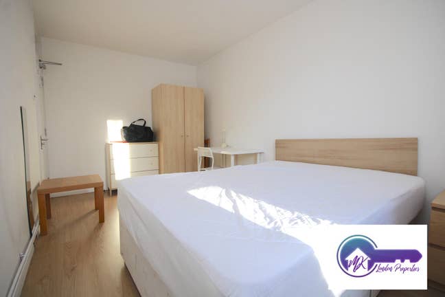 Double Room in Westferry for Women Only  Main Photo