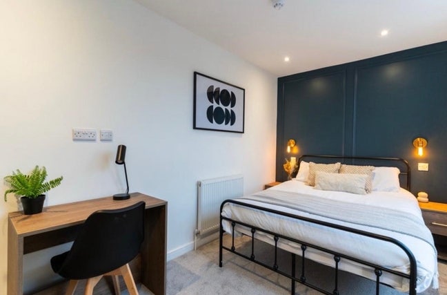 Modern Ensuite Rooms in Professional House share Main Photo