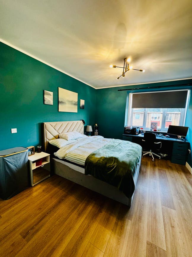 Large, Bright, Fully Furnished Double Room Main Photo