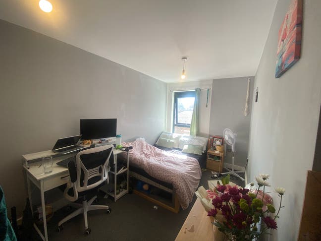 Large double room with en-suite, Manchester CC Main Photo