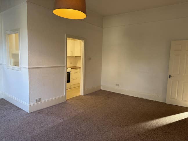 Large 2 Bed Flat Main Photo