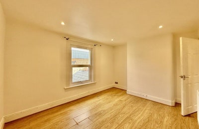 Spare Double room to rent Main Photo