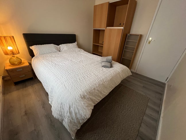 Newly Renovated 6-Bedroom House (HMO) Main Photo