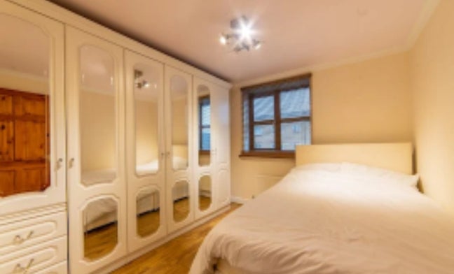 Canary Wharf Room available! Main Photo