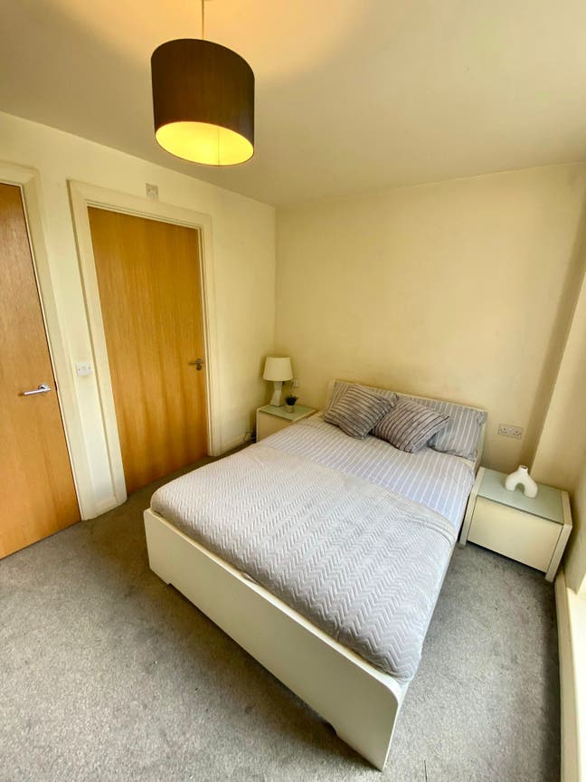 Ensuite Room available E14 !! Main Photo