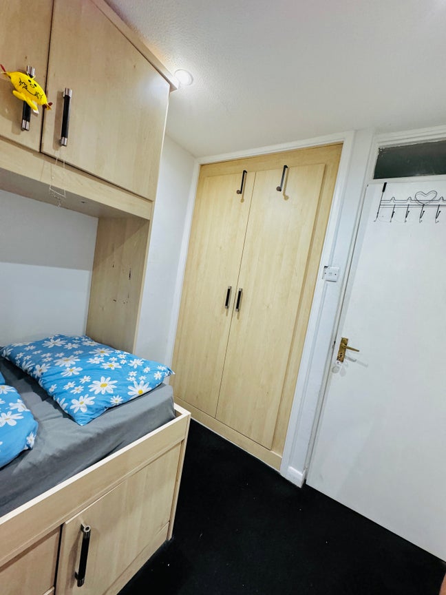 Nice & Clean box room/single room available  Main Photo