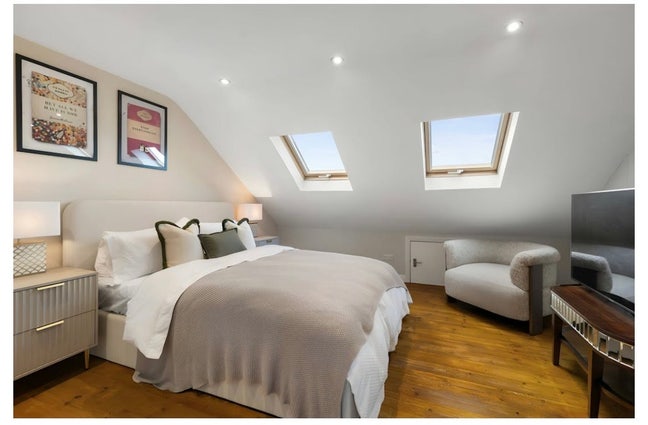 Stylish Studio Flat available Monday-Friday  Main Photo