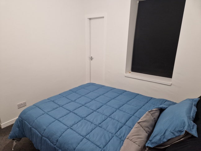 1 uble bedroom in a superb clean flat is available Main Photo