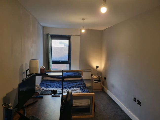Large double room with en-suite, Manchester CC Main Photo