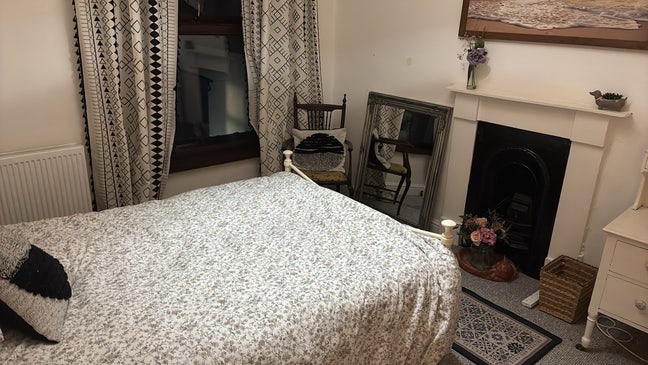 Room near hospital  Main Photo