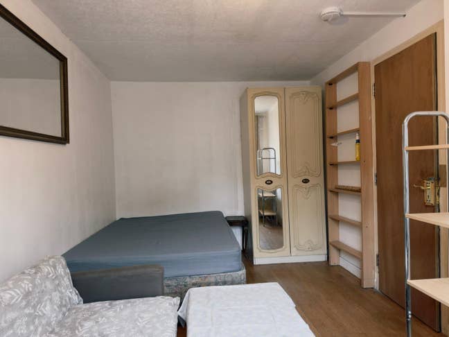 2 good size double bedroom available in E1 Main Photo