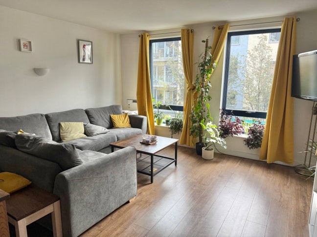 Double room in modern flat with roof terrance Main Photo