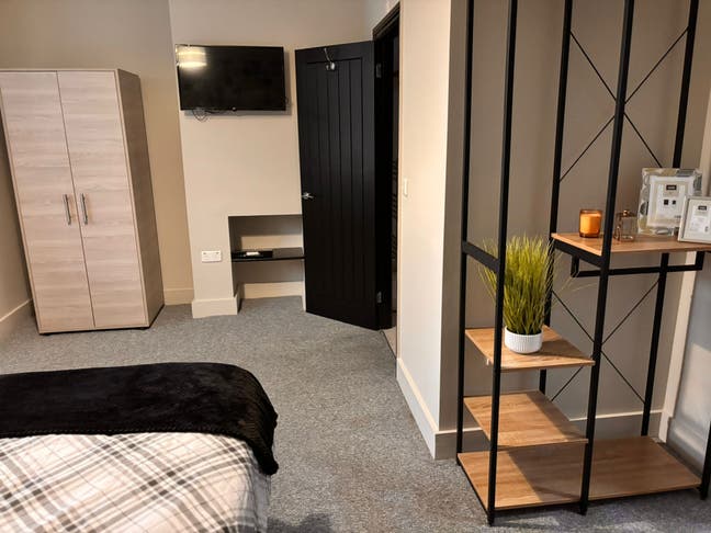  ✨Luxury Ensuite Room in Professional House Share  Main Photo