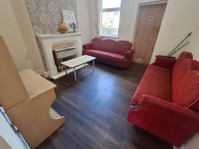 3 bedroom house available for people in benefits Main Photo