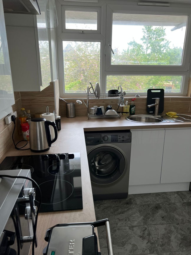 Specious Double Room Available!! Couples welcome! Main Photo