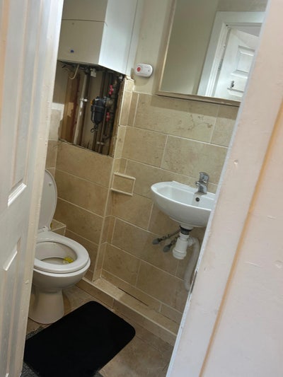 En-Suite Room near Tram Station & Ikea Main Photo