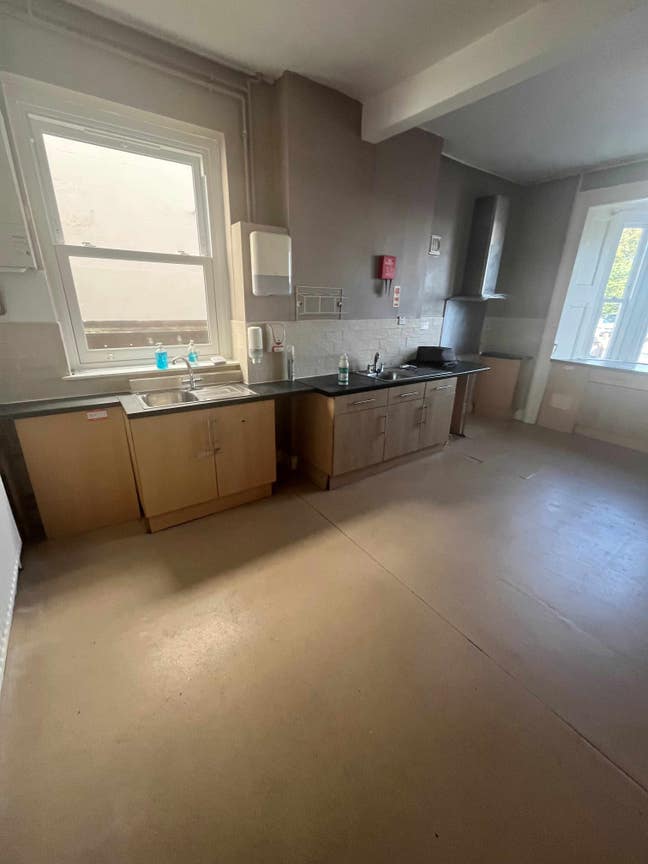 Guardianship: 4 Rooms Available In Gravesend DA11  Main Photo