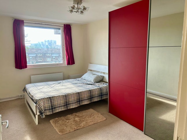 Light spacious double room for rent in Brixton Main Photo