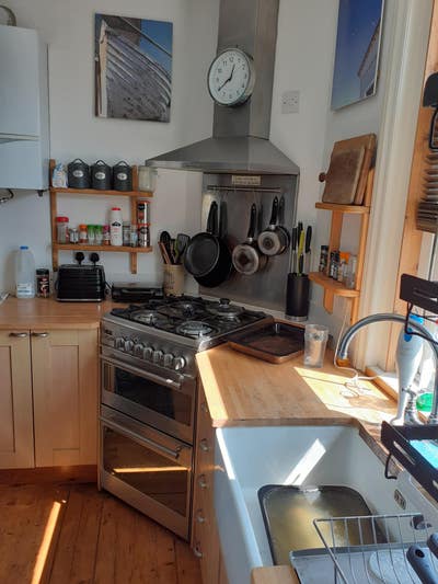 Double Room in Clean,  Quiet Shared House Main Photo