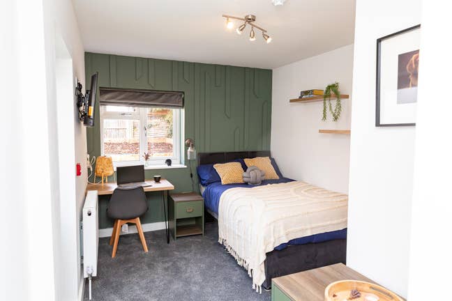 Premium En-Suite Room |  Prime Location Main Photo