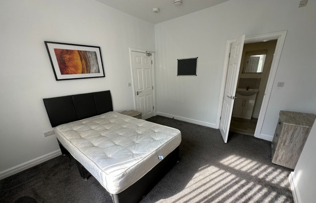 Doubke room in nice home  Main Photo