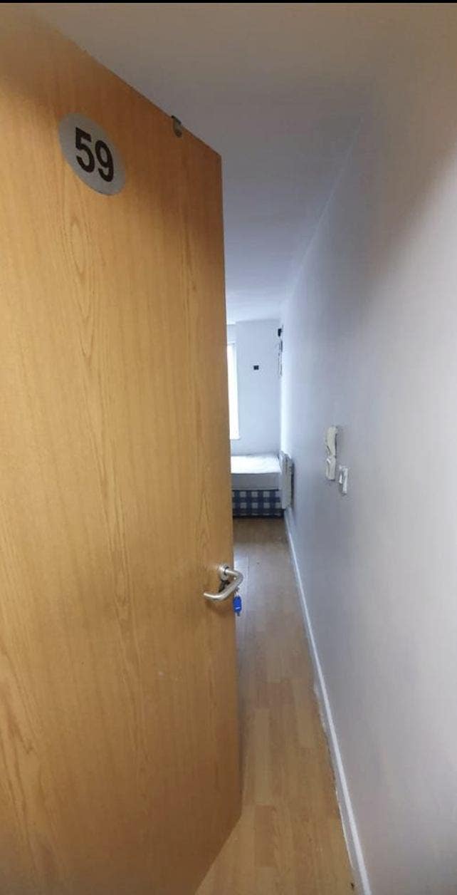 En Suite Apartment in Central Location Available Main Photo