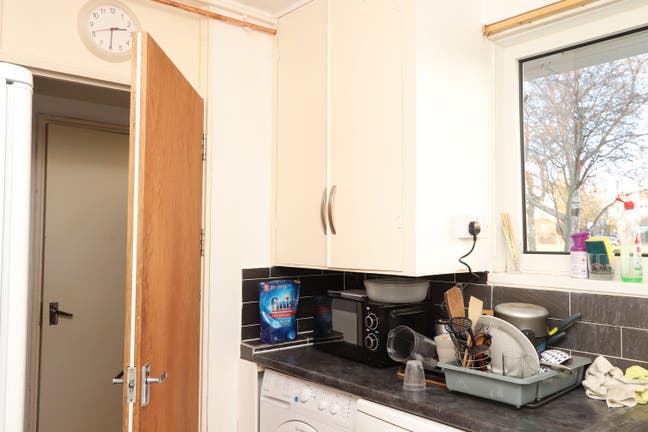 Stunning Double Room in Stepney Green Main Photo