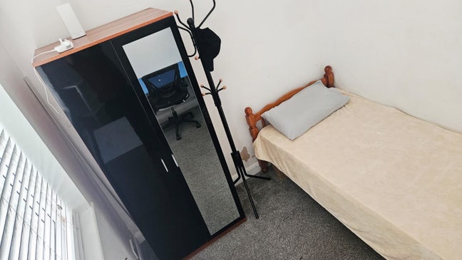 Room for rent  Main Photo