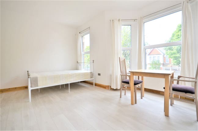 W3: 1 bedroom double ensuite room to rent Main Photo