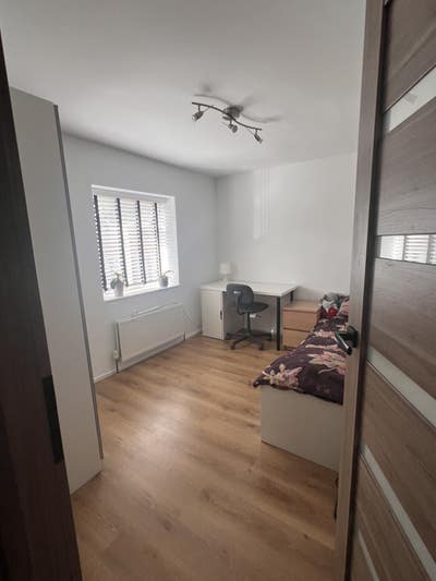 Room to Rent Main Photo