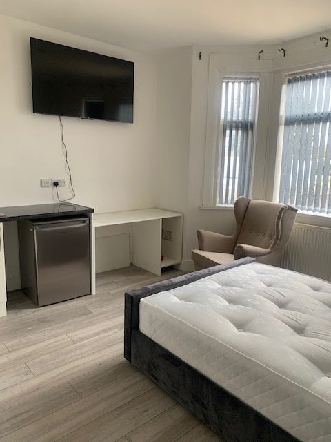 Double room to let, in a newly refurbished Main Photo