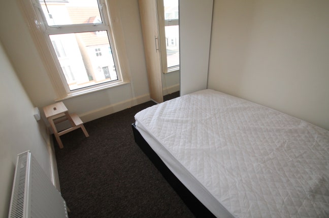 Room to rent at 29 Hanham Road Main Photo