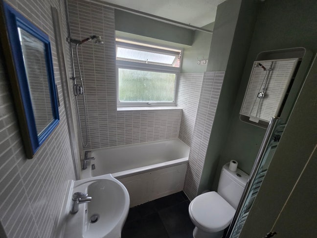 Lovely double room near brunel uni Main Photo