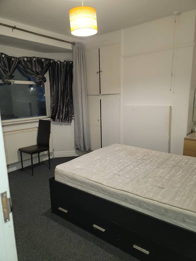 Double room Available for Rent in Newbury Park Main Photo