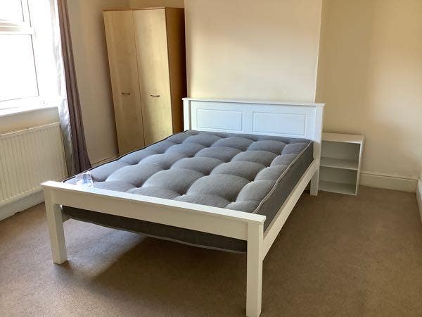 *Bills Inclusive* 1 Room Wellington Street NG31Dx Main Photo