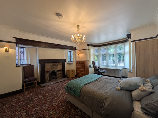 Spacious 6 bed property ideal for QMC residents Main Photo