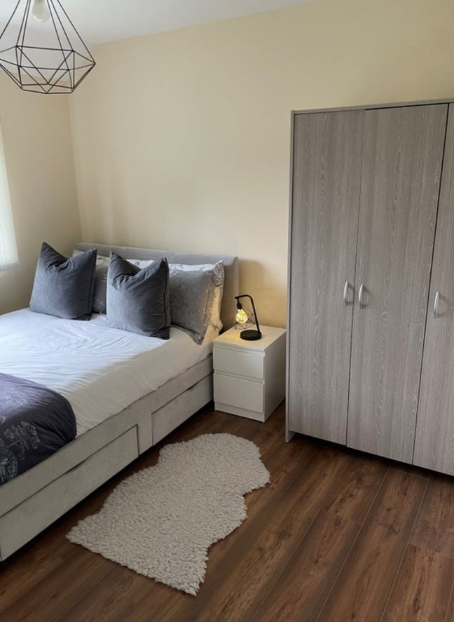 2 beautiful rooms in calm house Main Photo