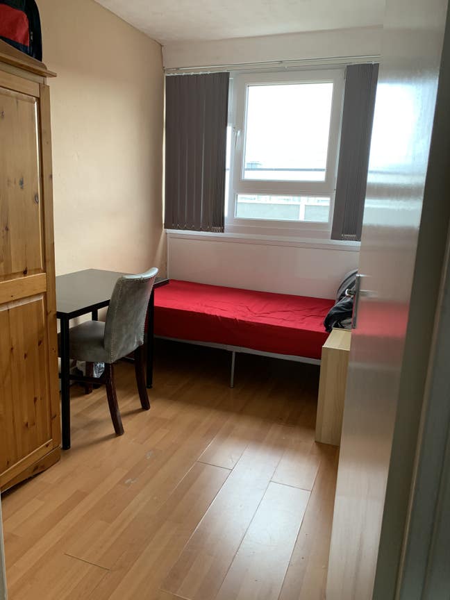 One Single room to let near mile end station£160pw Main Photo