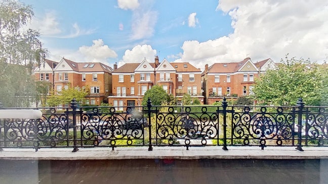 Beautiful flat in South Hampstead  Main Photo