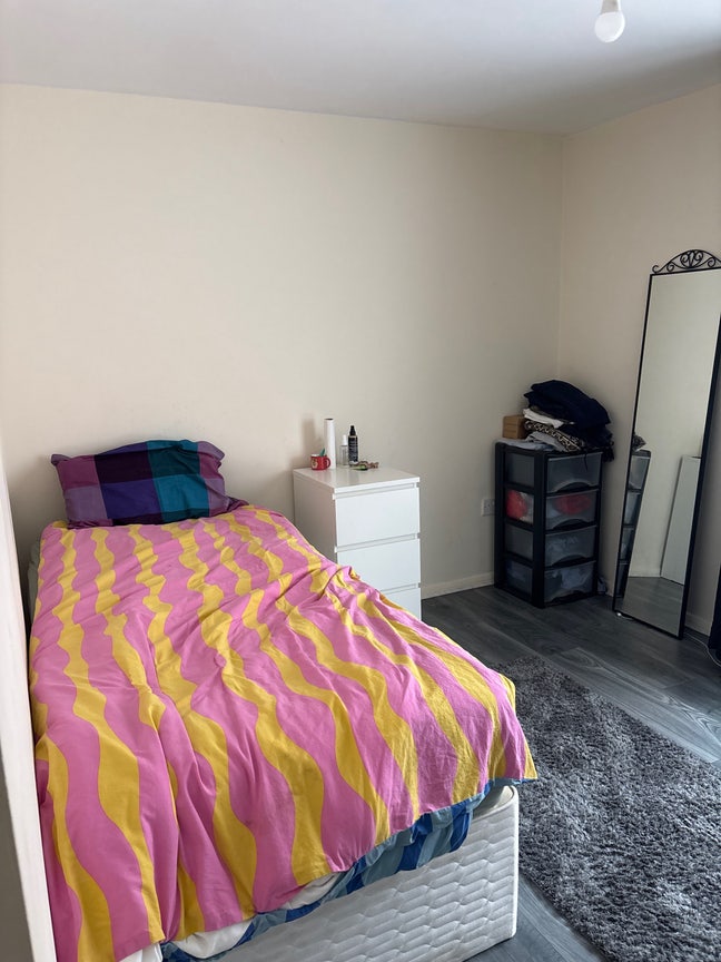 Short let room available  Main Photo
